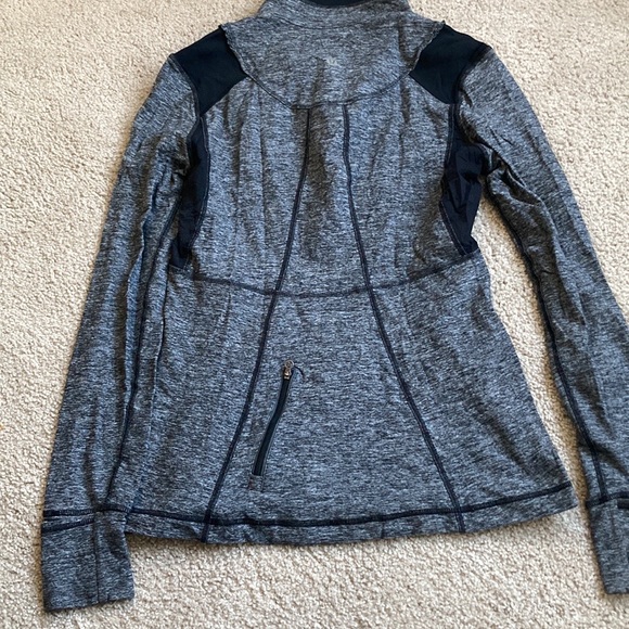 Lululemon active top - Picture 4 of 6